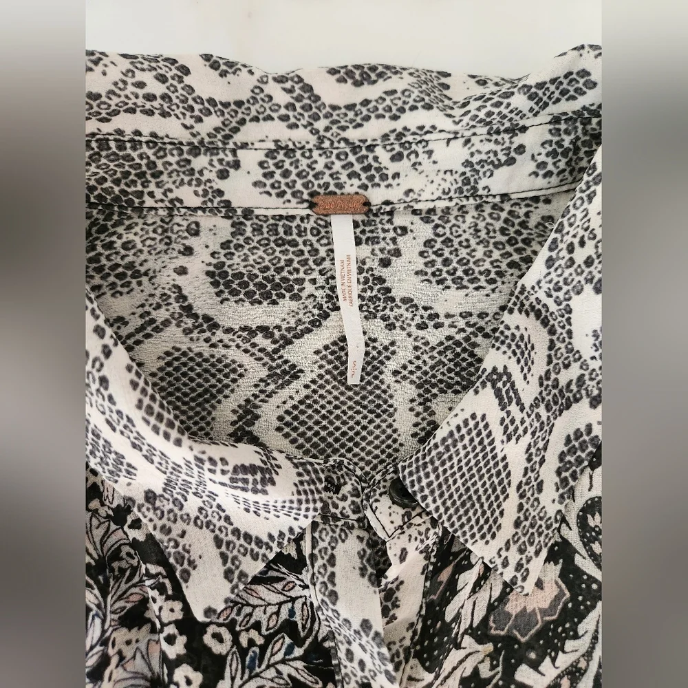 Free People Danni Button‎ down blouse snake print floral top